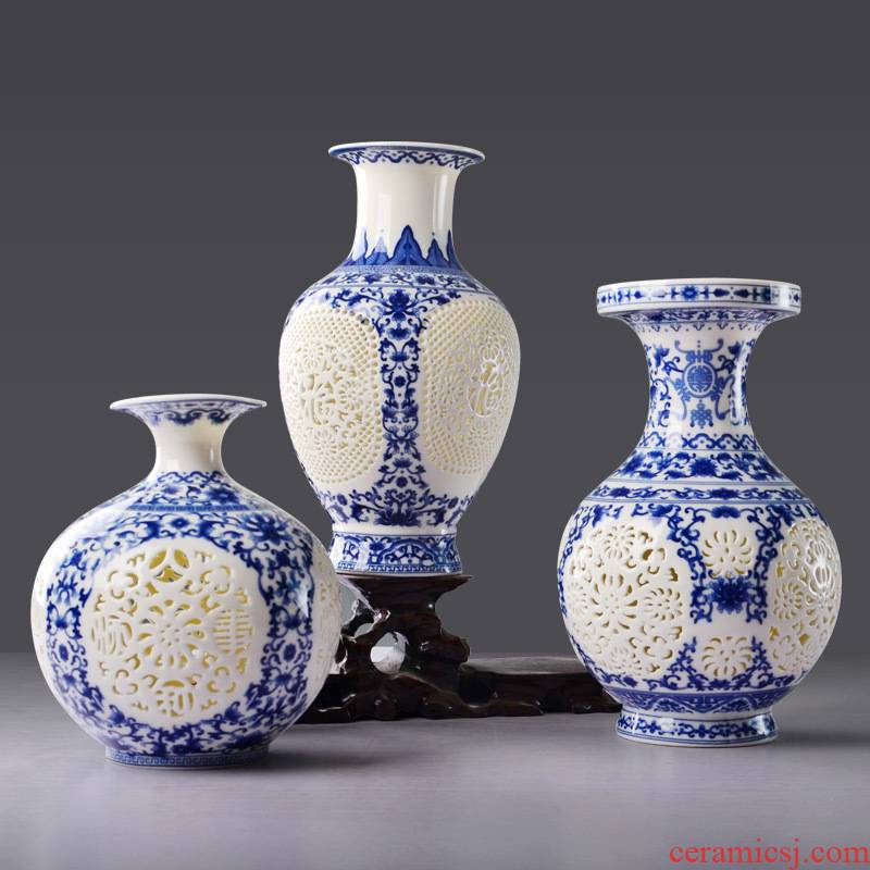 Jingdezhen ceramic manual thin tire hollow out classical vase of blue and white porcelain home sitting room adornment handicraft furnishing articles