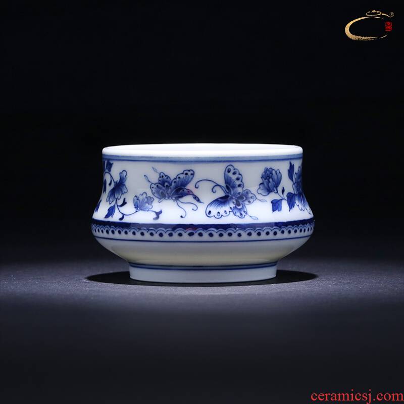 Jingdezhen blue and white flowers and auspicious pure manual master cup butterfly cup kung fu tea cup hand - made sample tea cup