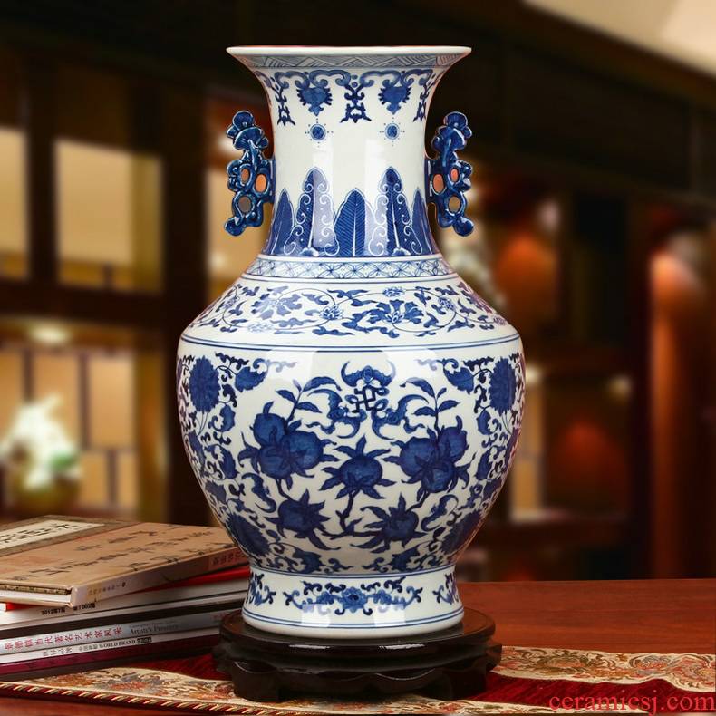 Jingdezhen ceramics classical Ming and the qing dynasties antique hand - made peach ears of blue and white porcelain vase sitting room home decoration