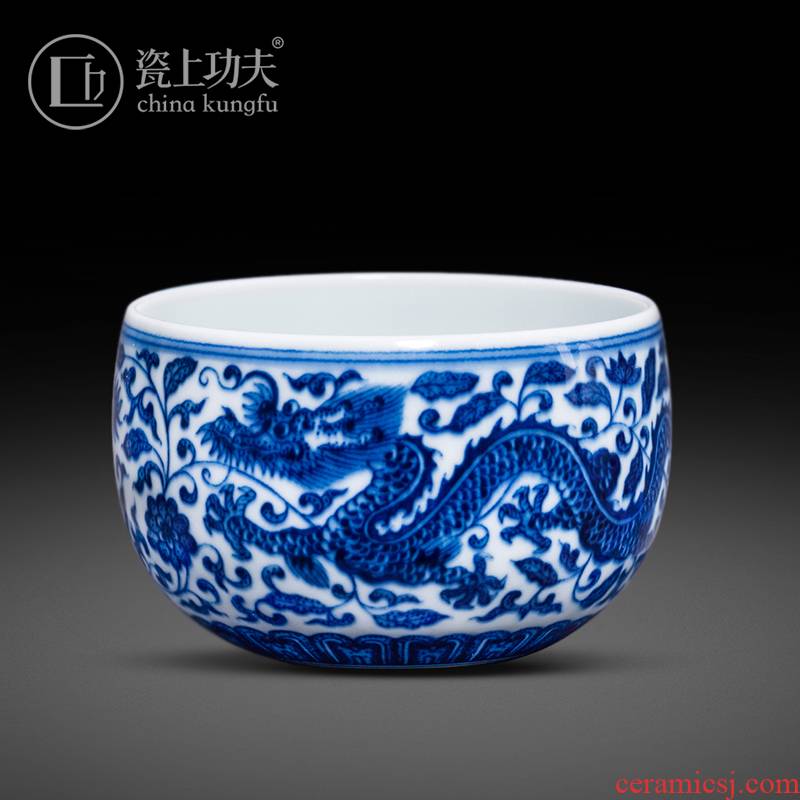 Porcelain in jingdezhen blue and white maintain kung fu master cup single CPU hand - made longfeng round expressions using kung fu tea tea cup