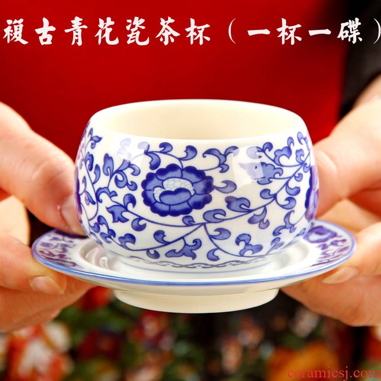 Blue and white porcelain cup with 150 ml cup mat cup of a disc of kung fu tea master cup home coffee cup