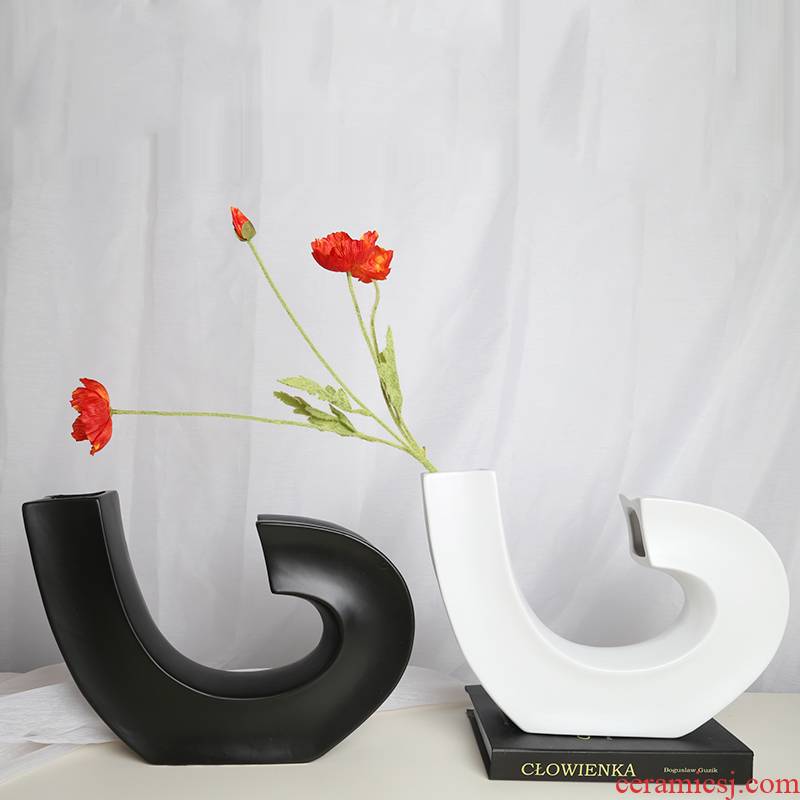 Nordic ceramic vase matte enrolled creative U geometric flower arranging furnishing articles European I and contracted sitting room adornment ornament