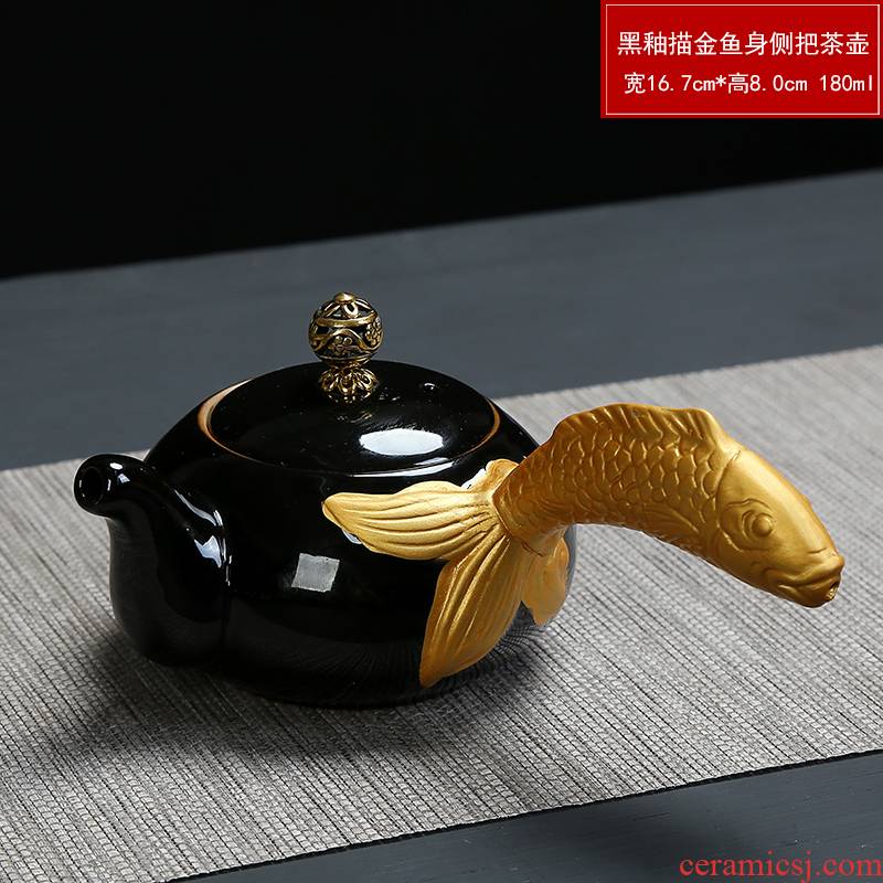 Black glaze blue and white porcelain teapot tea cups for ceramic kung fu tea set only three cups of tea to use hand grasp the teapot