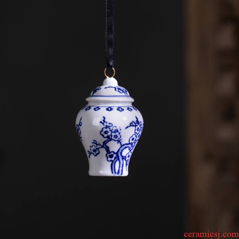 Blue and white porcelain ceramic floret bottle mini furnishing articles suspensibility trumpet with rope small Blue and white porcelain bottle can be hung on the wall