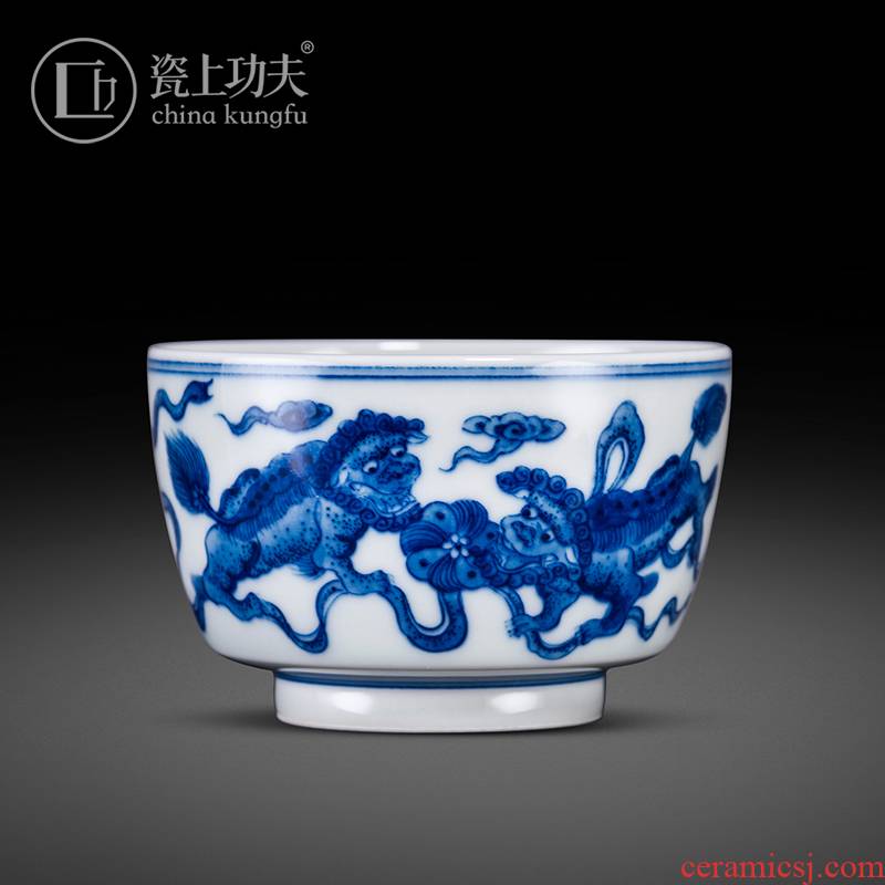 The Jingdezhen blue and white unicorn hand - made maintain master cup single CPU ceramic bowl kung fu tea tea tea cup