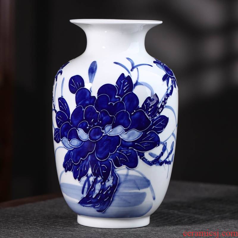 Hand - made anaglyph floret bottle of blue and white porcelain of jingdezhen ceramics furnishing articles Chinese flower arranging rich ancient frame sitting room adornment
