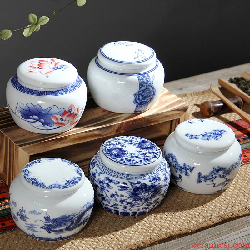 Ceramic tea pot small seal tank storage of blue and white porcelain jar of jingdezhen Ceramic tea caterpillar fungus pot small jar