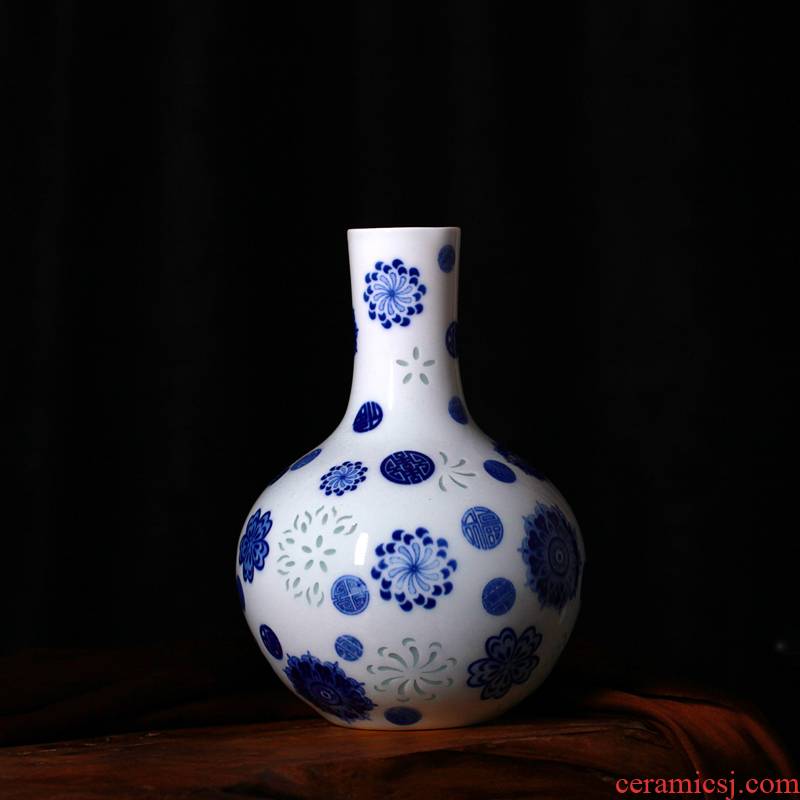 Jingdezhen blue and white and exquisite vase hand - made ceramic art wedding gifts gifts home sitting room decoration