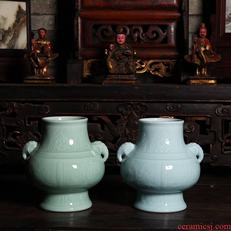 Jingdezhen classical celadon vase flower flower implement pure color green ears to admire the glaze in the evening