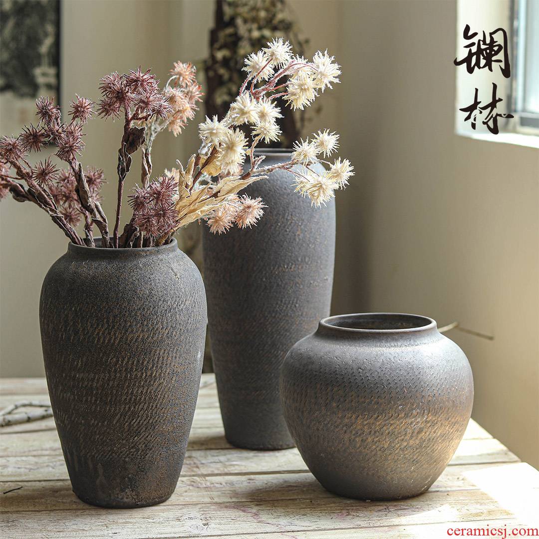Retro nostalgia manual artistic ceramic vase coarse pottery flowerpot simulation dried flowers, green plant sitting room adornment is placed