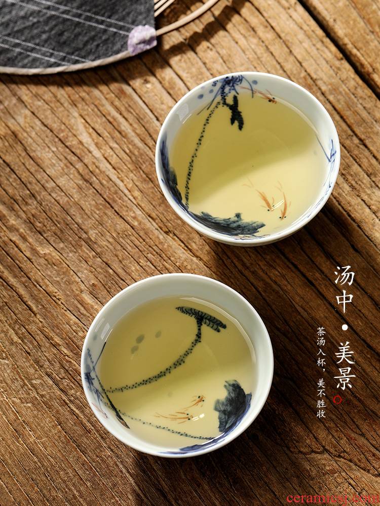 Jingdezhen hand - made porcelain teacup master cup single cup men 's checking sample tea cup restoring ancient ways is a single fish kung fu tea set