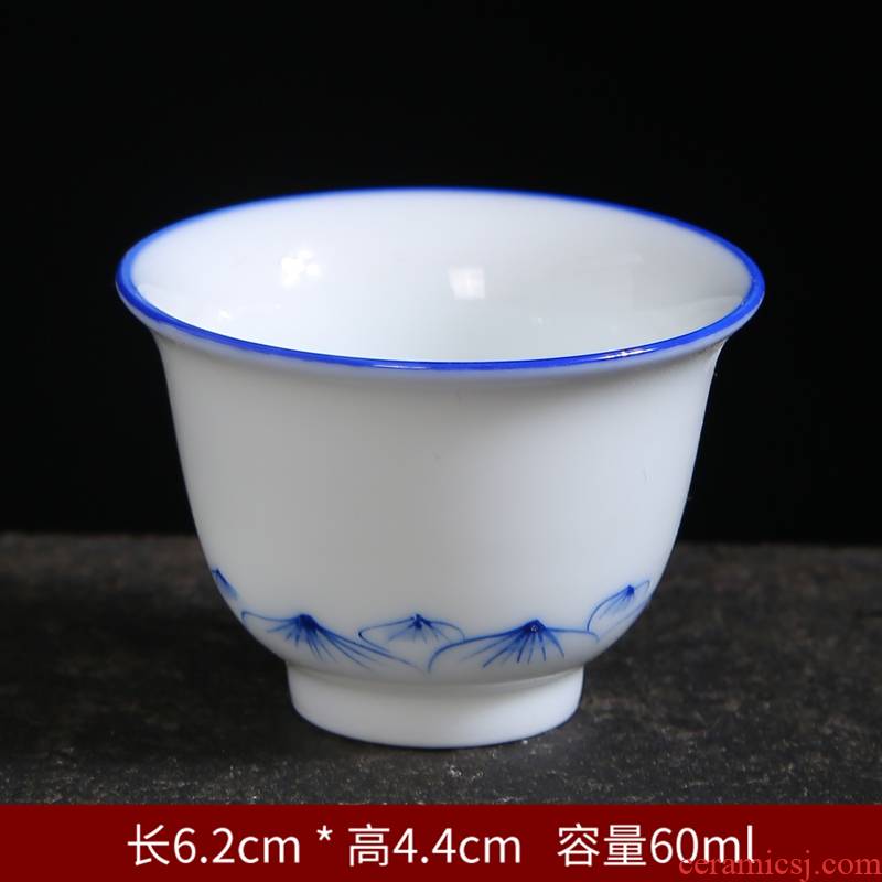 Hand - made kung fu master of blue and white porcelain cup cup single individuals dedicated tea tea cup ceramic sample tea cup