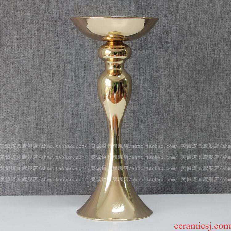 The new 2018 wedding flower implement prop base table flower vase, wrought iron candlestick, road led European ornamental flower beauty