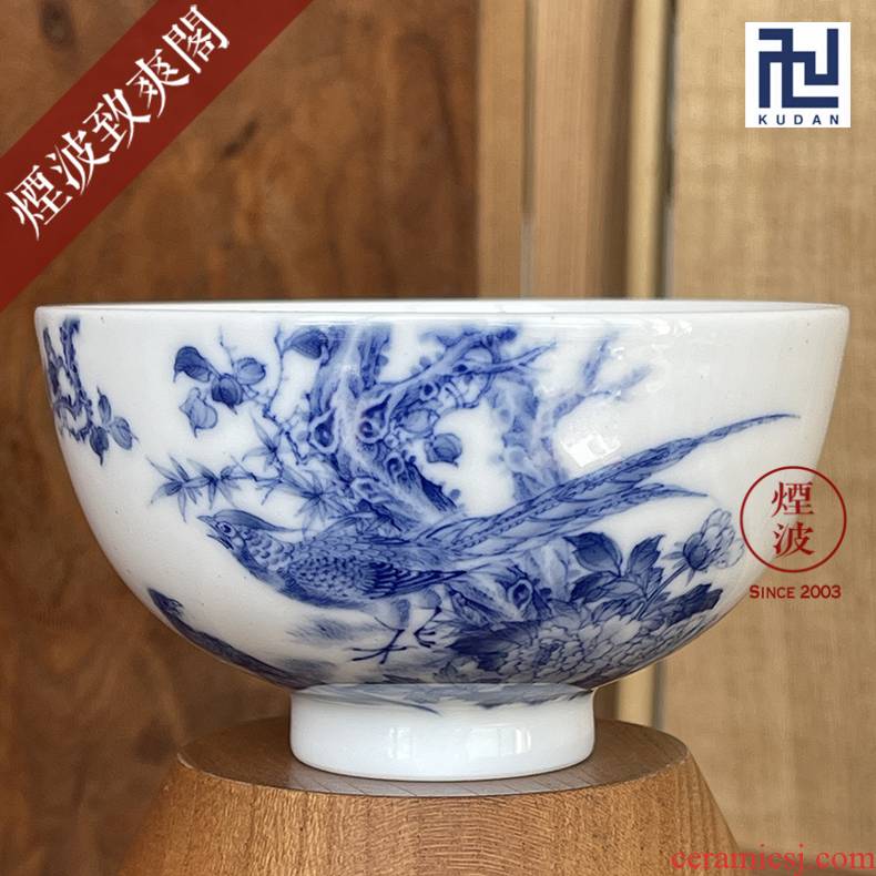 The smoke jingdezhen blue and white nine calcinations hand model of blue and white rock lotus flower heart cup sample tea cup