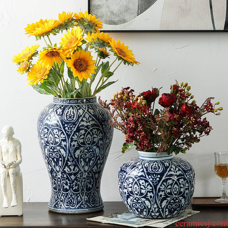 New Chinese style ceramic vase blue leaf veins of jingdezhen blue and white porcelain vase Chinese sitting room adornment is placed