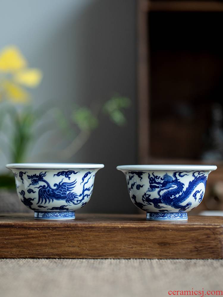 Jingdezhen blue and white longfeng grain pressure hand a cup of pure manual hand - made master cup single CPU archaize sample tea cup kung fu tea set