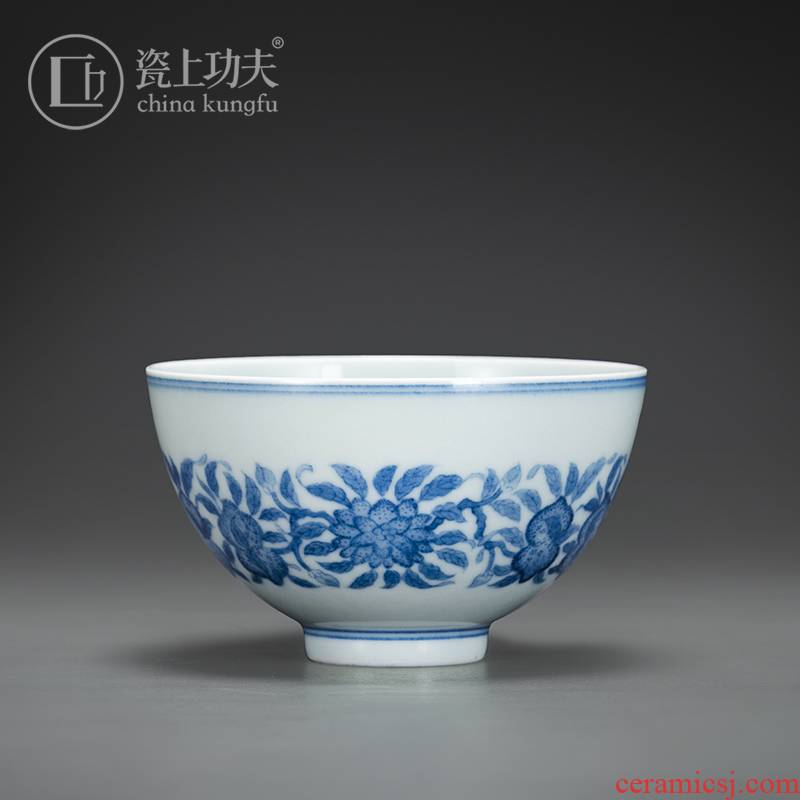 Porcelain jingdezhen blue and white Porcelain live on kung fu masters cup peach sample tea cup single CPU personal cup with a gift