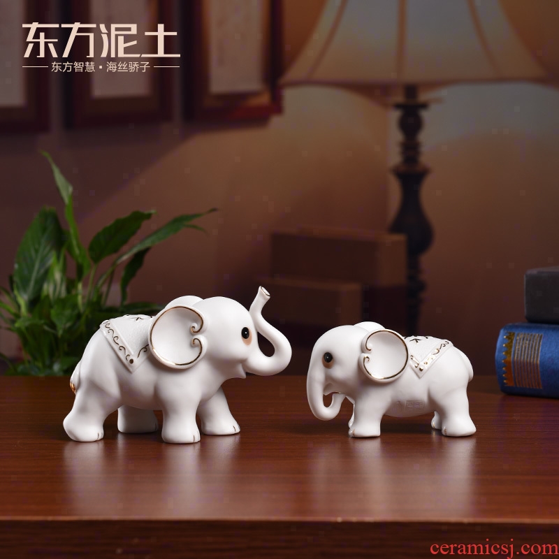 Oriental clay ceramic elephant place to live in the living room TV cabinet desktop decoration, as well