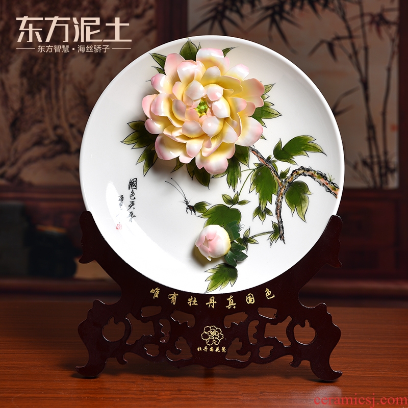 Oriental clay ceramic 10 inches hand - made luoyang peony hang dish furnishing articles sat plate of classical Chinese style living room TV cabinet