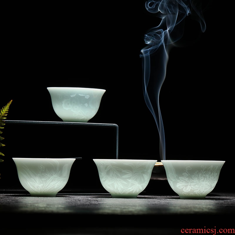 The Sample tea cup kung fu tea master of jingdezhen ceramic tea set celadon carved small tea cups 50 ml of single CPU