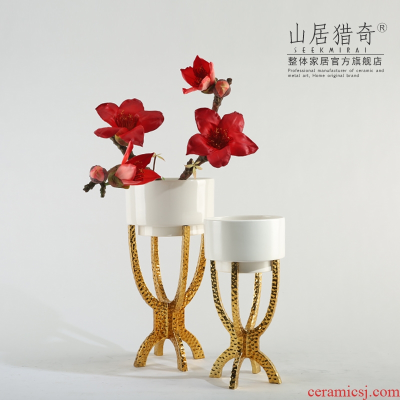 Modern light key-2 luxury northern copper vase sitting room adornment is placed with ceramic bracket flowerpot four feet tripod flower arranging flowers