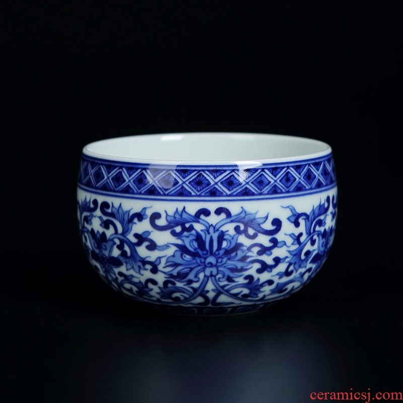 Jingdezhen blue and white hand - made ceramic bound branch lotus lines lie in kung fu tea cup single men and women home small single CPU