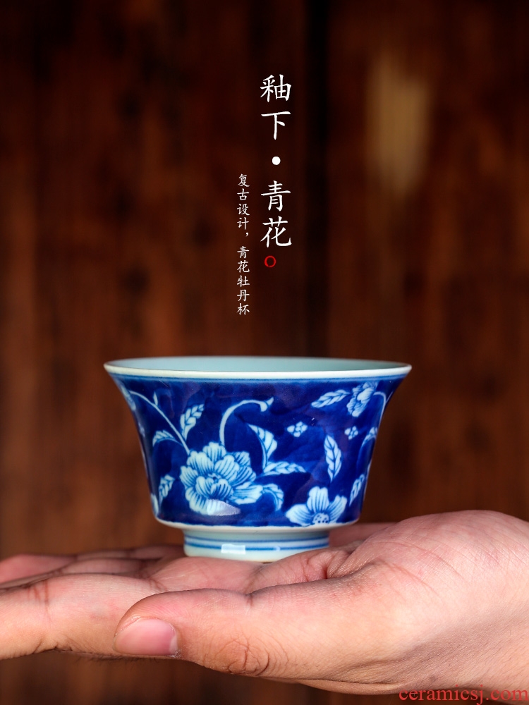 Jingdezhen blue and white hand - made ceramic cup sample tea cup master cup "women 's singles a archaize peony kunfu tea cup of tea