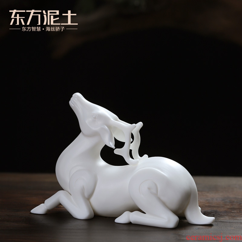 Oriental clay ceramic Chinese deer furnishing articles creative office desktop decoration picking gifts/on a deer