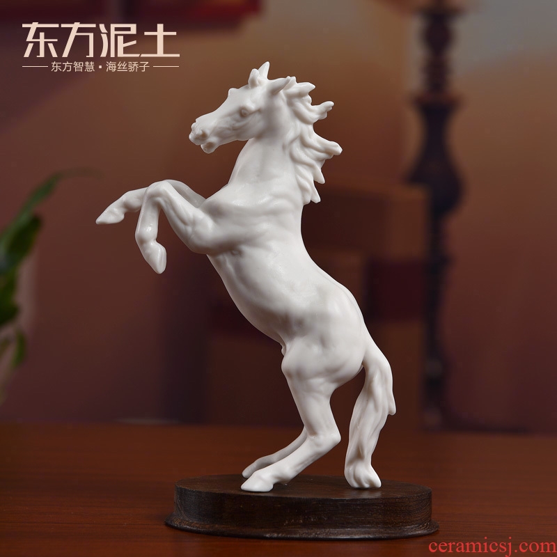 The east mud creative ceramic horse process small place office desktop rich ancient frame of I sitting room adornment