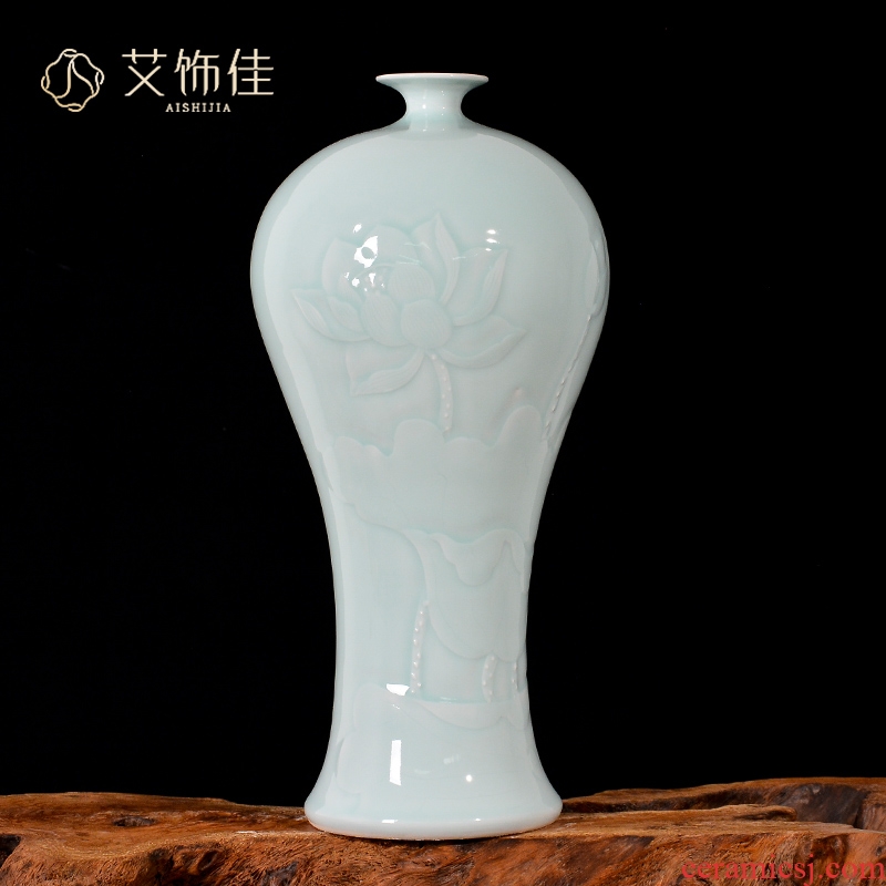 Jingdezhen ceramics craft reliefs green glaze lotus flower vase home sitting room porch TV ark adornment furnishing articles
