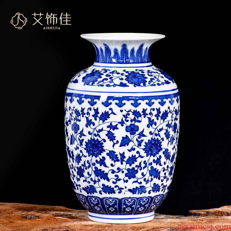 Antique blue and white porcelain of jingdezhen ceramics floret bottle of new Chinese style living room porch rich ancient frame dried flower arranging flowers is placed