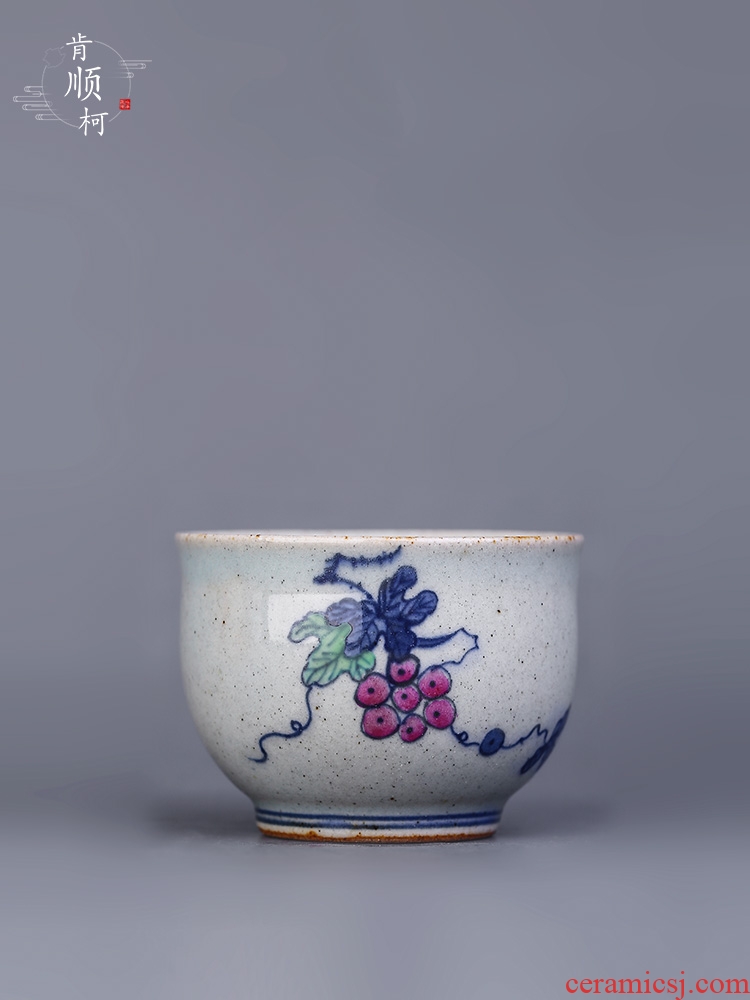 Blue and white color hand - made personal kongfu master cup single cup sample tea cup grape jingdezhen tea cups by hand
