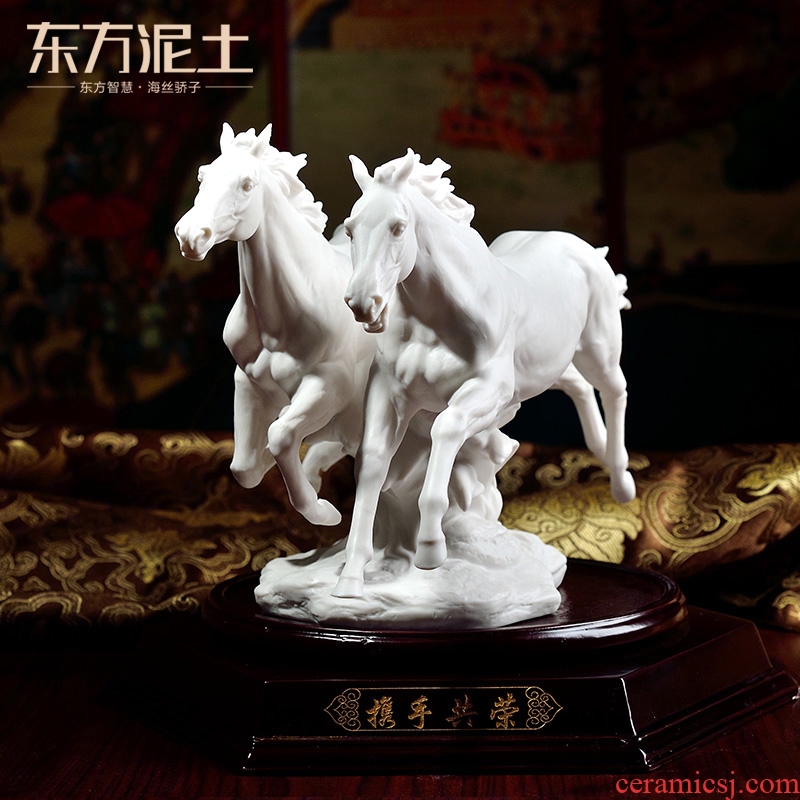 Oriental clay ceramic horse furnishing articles dehua porcelain its art collection business gifts/hand in hand