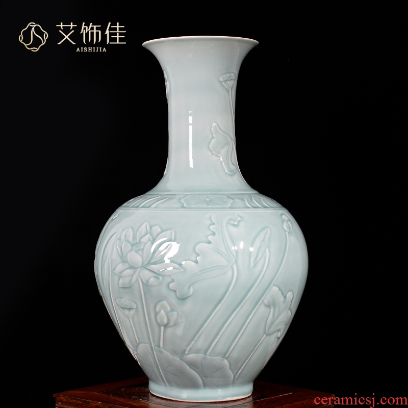 Jingdezhen ceramics shadow blue vase carved sitting room of Chinese style household flower arranging dried flower adornment TV ark, furnishing articles
