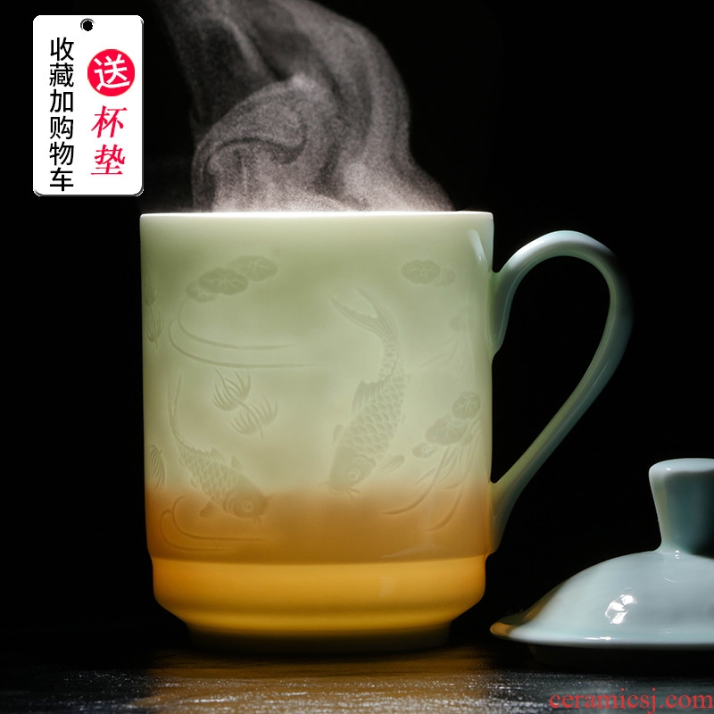 Jingdezhen ceramic cups with cover household filtering cup tea cup of the big glass carving working meeting of 550 ml