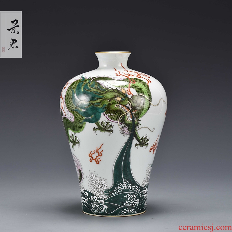 Jingdezhen ceramics by hand China wind restoring ancient ways is the sitting room flower vase furnishing articles of Chinese style decoration decoration process