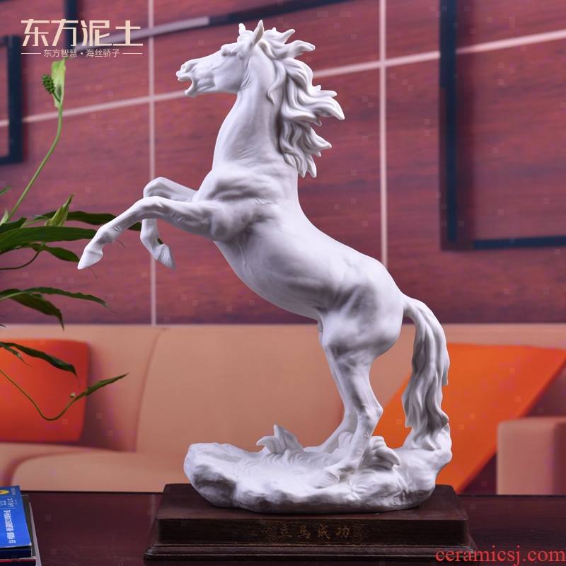 The east mud horse furnishing articles dehua white porcelain arts and crafts master of high - grade office business gift immediately successful
