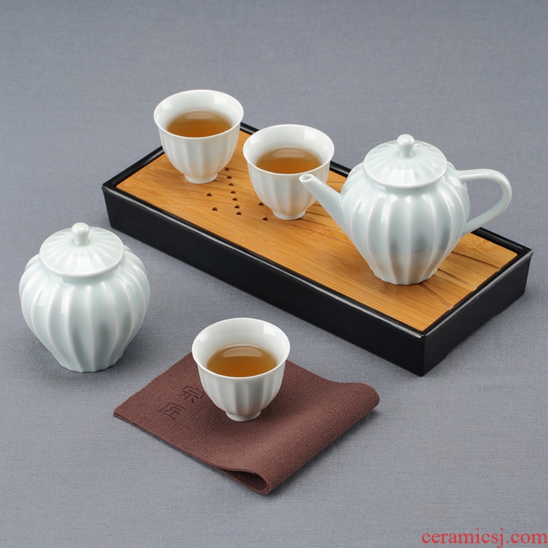 The Mini kung fu tea sets accessories work is suing ceramic teapot teacup household of a complete set of creative tea tea table