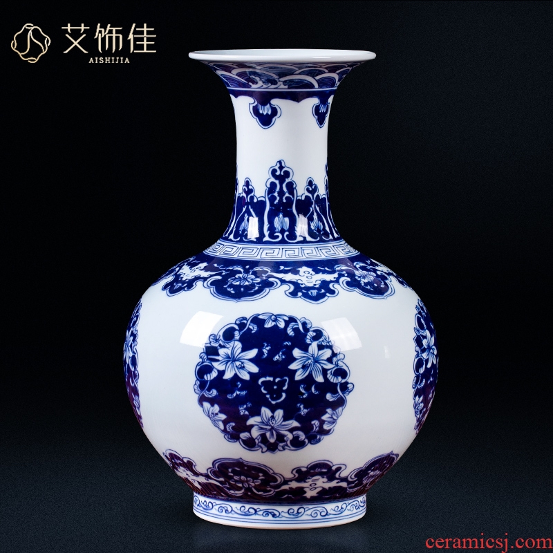 Antique vase of blue and white porcelain of jingdezhen ceramics sitting room flower arranging study porch decoration of Chinese style household furnishing articles