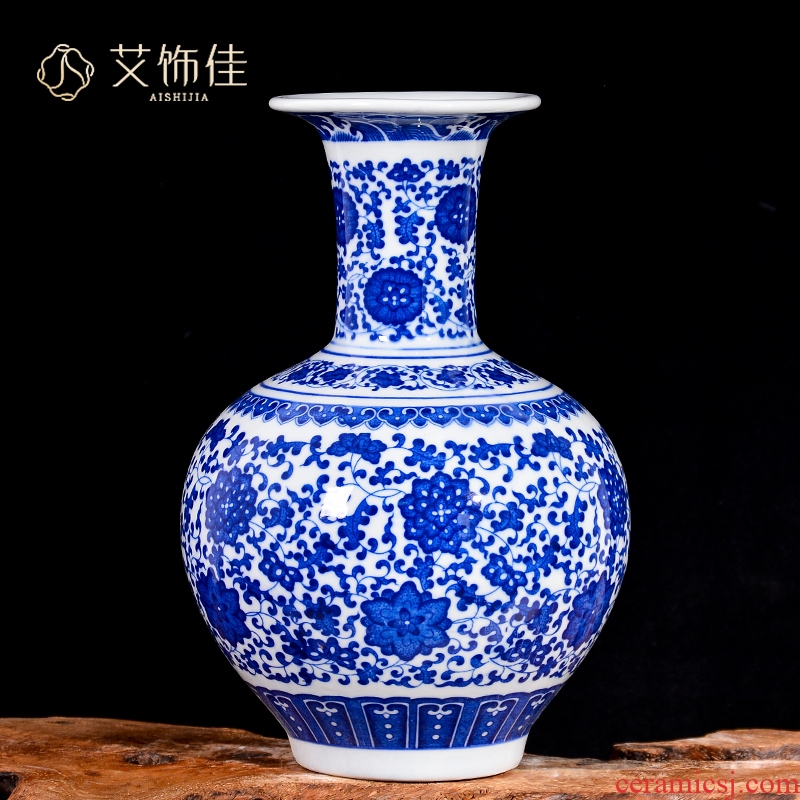 Antique Chinese blue and white porcelain vase of jingdezhen ceramics sitting room bedroom home decoration crafts are TV ark