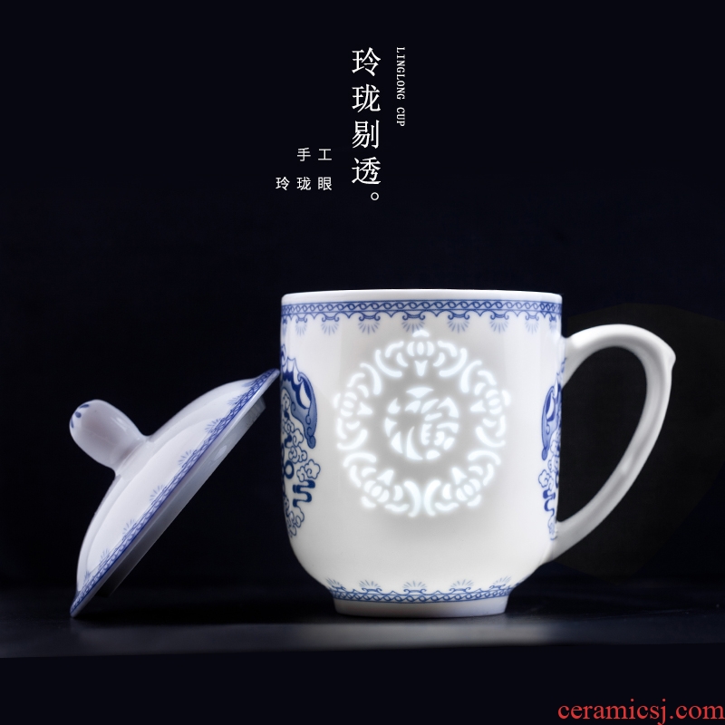 Jingdezhen blue and white and exquisite ceramic keller cup tea cup with cover cup home office meeting gift cup