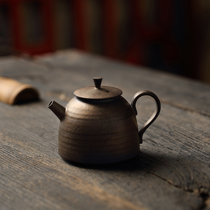 Manual mini rust glaze teapot coarse pottery teapot Japanese gold jug kung fu tea set household single pot of restoring ancient ways