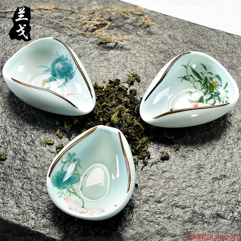 Having celadon hand - made tea holder, blue and white porcelain is TSP tea run shovel ceramic kung fu tea tea tea accessories