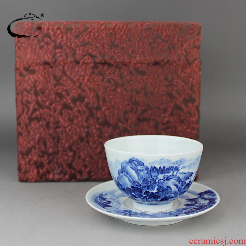 And auspicious old hand draw a blue And white landscape details with cups at jingdezhen manual sample tea cup bowl