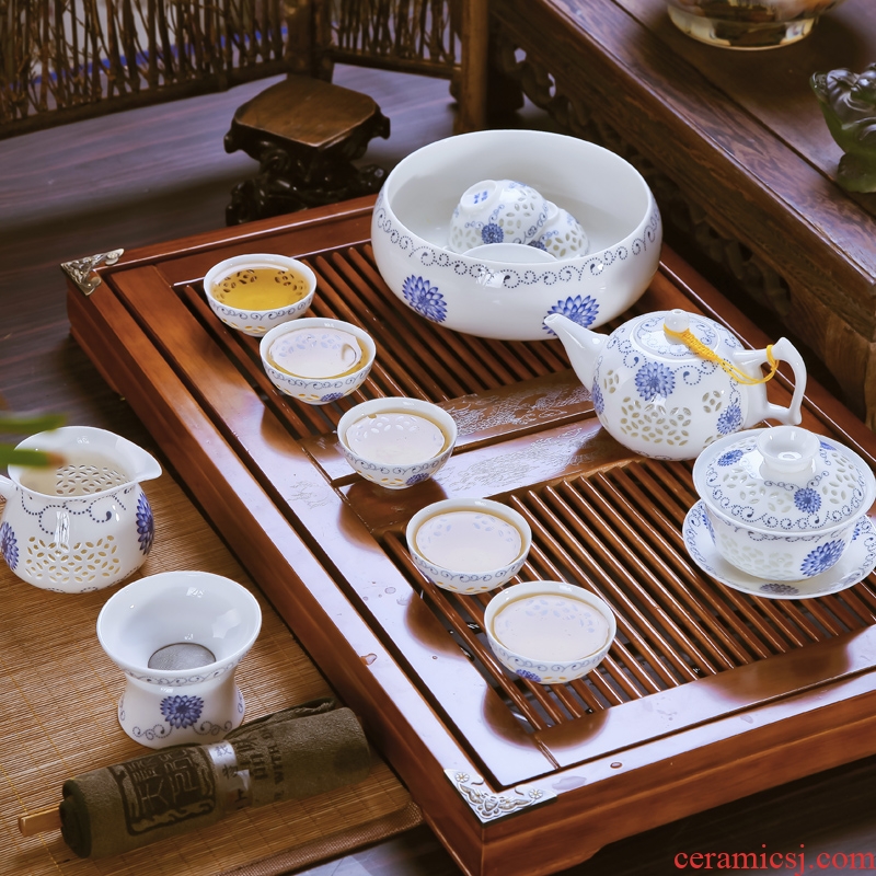 Jingdezhen blue and white porcelain and exquisite tea tureen suit kung fu tea cups to wash the teapot