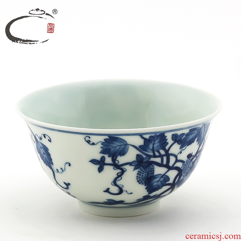 Blue and white grapes and auspicious of jingdezhen ceramic hand - made master kung fu tea cup sample tea cup cup tea bowls