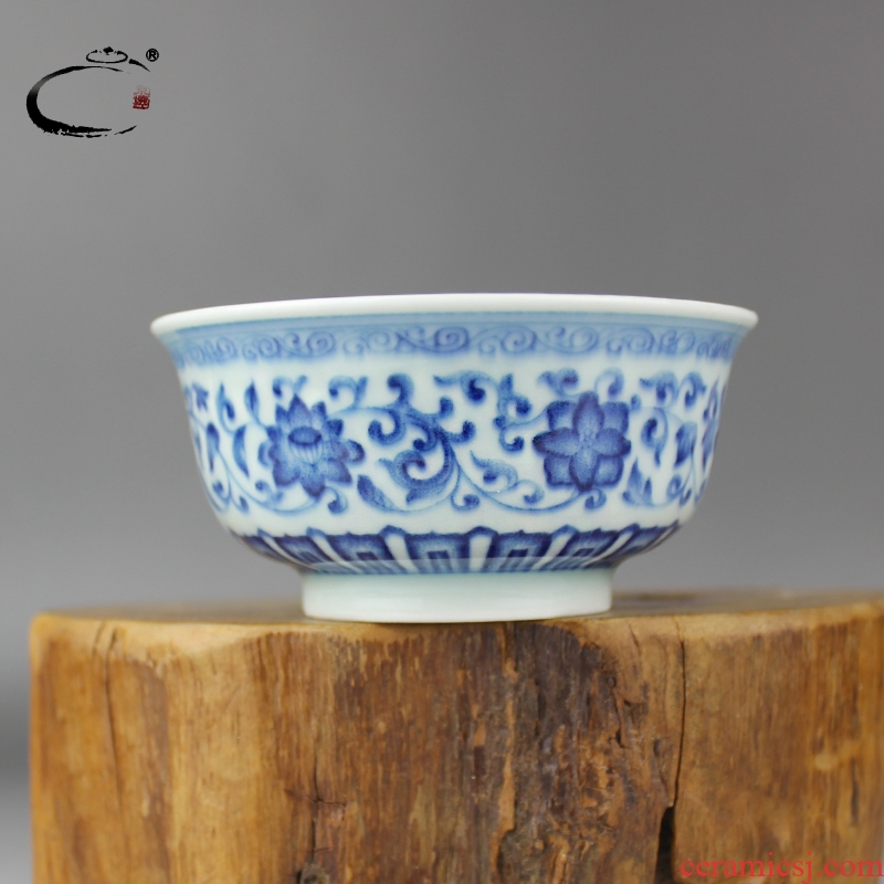 Blue and white tea cups and auspicious treasure hand - made manual sample tea cup of jingdezhen ceramic kung fu tea bowl cups