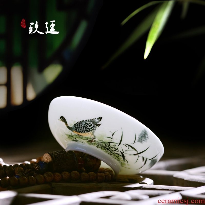 Jingdezhen hand - made ceramic kung fu tea cup under the glaze colorful pu - erh tea cup inside carving wide expressions using single CPU