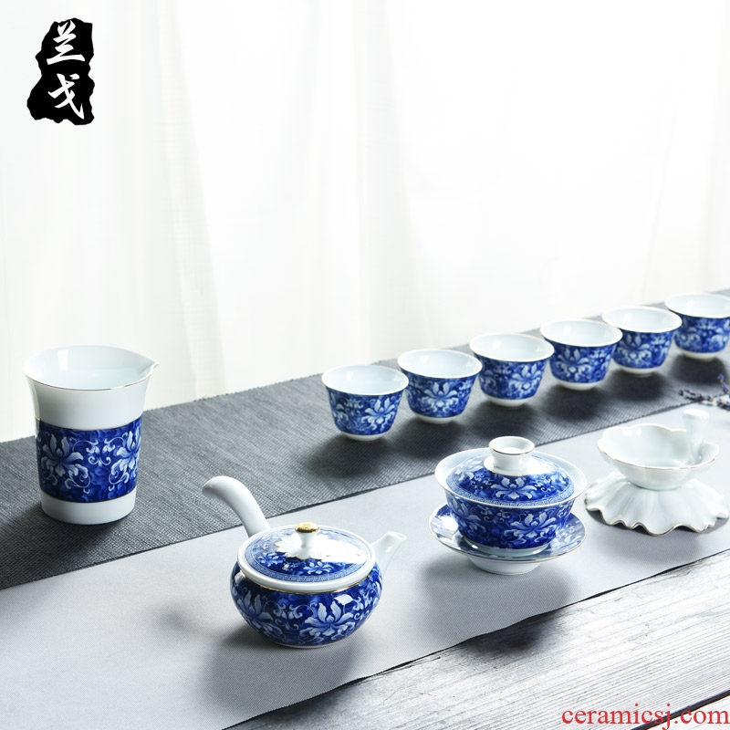 Having a complete set of white porcelain kung fu tea set the lid to use side of blue and white porcelain cup gift set gift boxes
