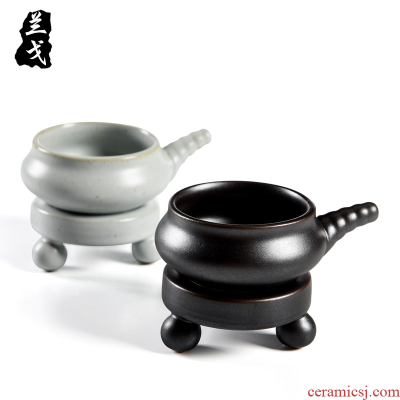 Having a Japanese retro black pottery filter kung fu tea set) kung fu tea accessories tea tea strainer